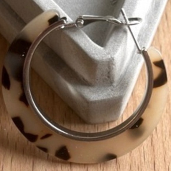 Tortoise Print 🐢 Lever Back Hoop Earrings NEW Light Weight Iconic Safari - Picture 6 of 9